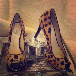 Guess Leopard print pumps